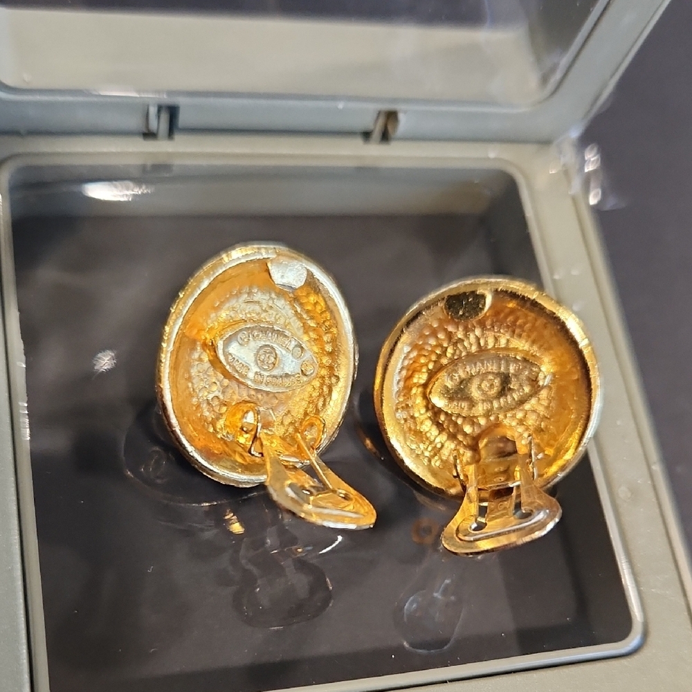 Chanel Gold And Faux Pearl Clipon Earrings - Picture 8 of 11